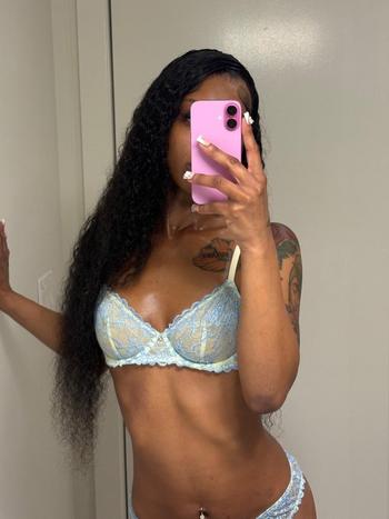 Co, 24  female escort, San Diego