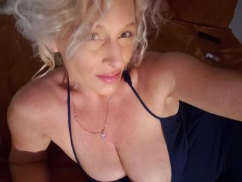 Tiffany, 44  female escort, San Diego